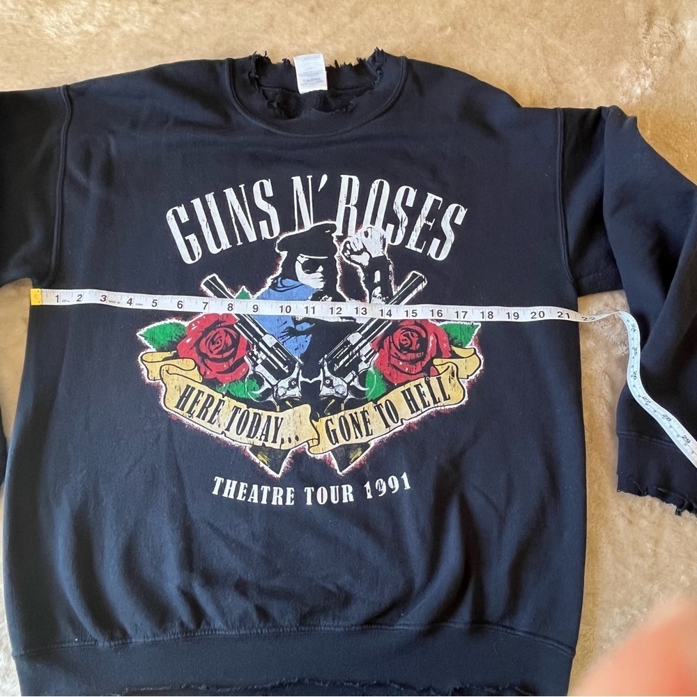 Guns N’ Roses Theatre Tour 1991 Sweatshirt M Black Pullover Crew Neck Distressed - Picture 9 of 10
